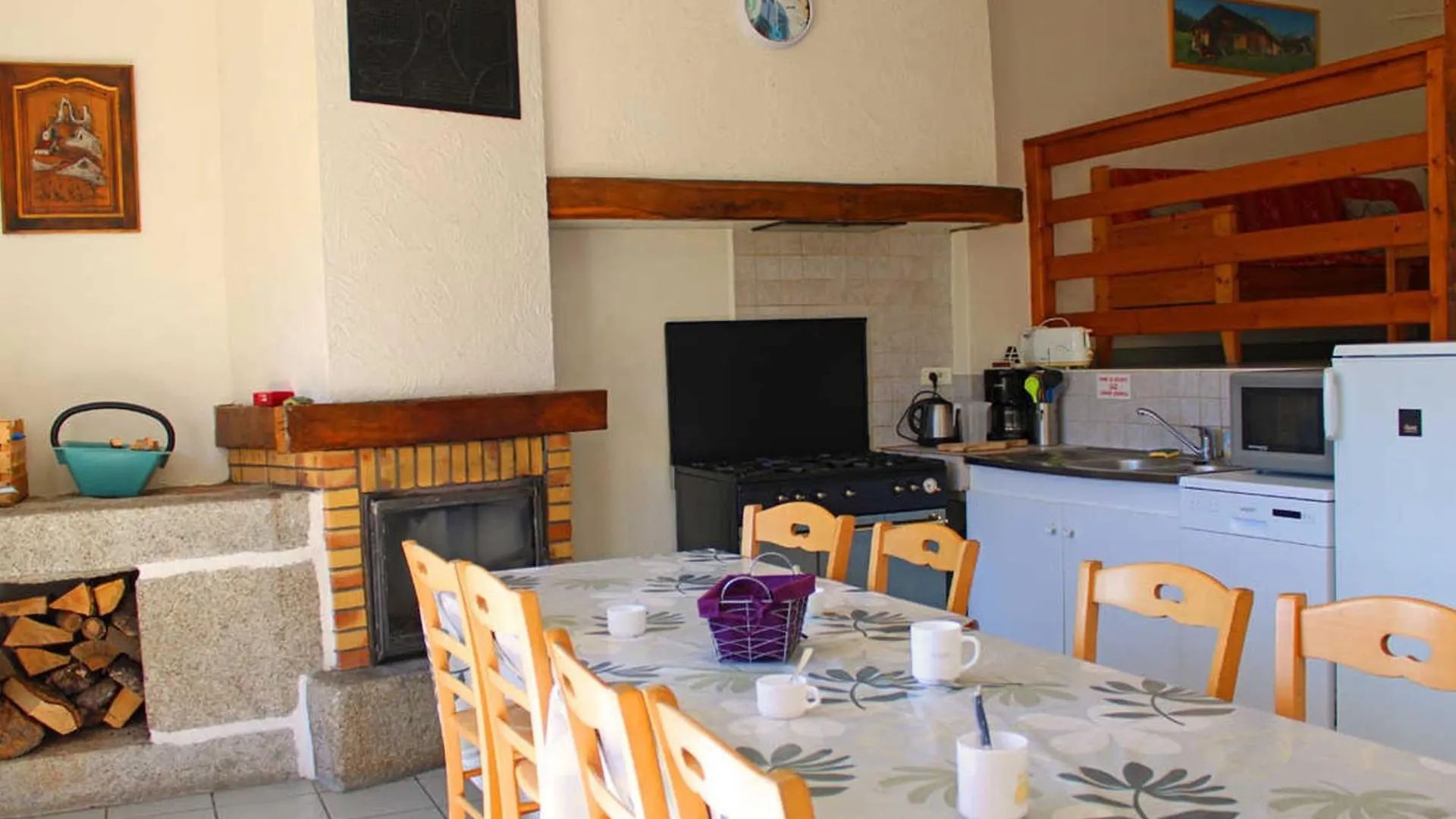 Retraite En Montagne Bourbonnaise: Gite Convivial Pour 14 Pers., Proche Loisirs Et Nature - Fr-1-489-343 La Chabanne 0*,
