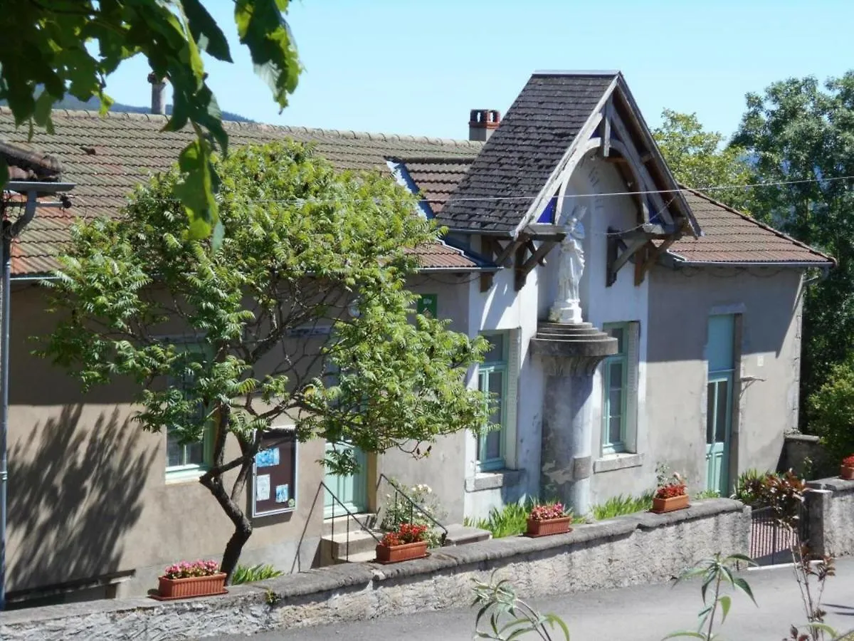 Retraite En Montagne Bourbonnaise: Gite Convivial Pour 14 Pers., Proche Loisirs Et Nature - Fr-1-489-343 location